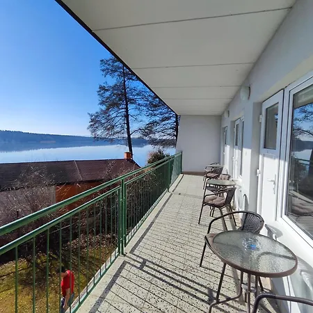 Yacht Club Bezdrev * Hluboka nad Vltavou