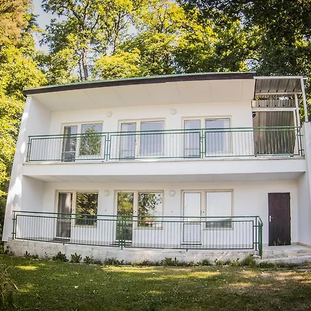 Yacht Club Bezdrev Campsite Hluboka nad Vltavou