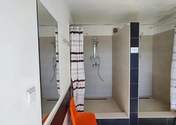 Yacht Club Bezdrev אתר קמפינג