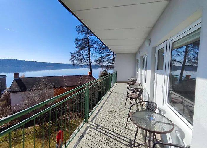 Yacht Club Bezdrev * Hluboká nad Vltavou