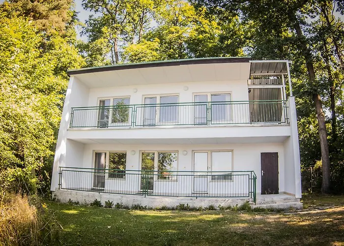 Yacht Club Bezdrev אתר קמפינג Hluboká nad Vltavou